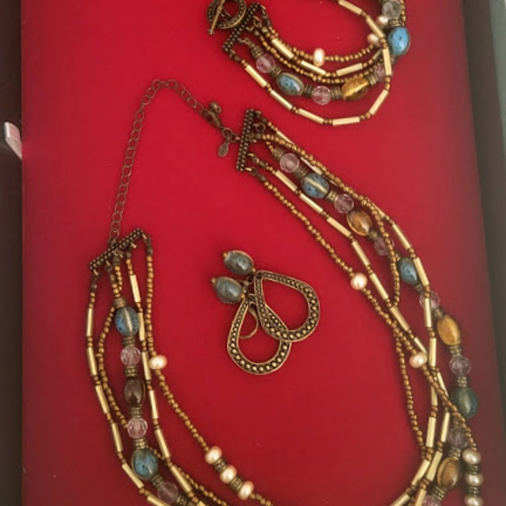 Premier Designs Global faux pearss/glass & beads Necklace, bracelet, earring set